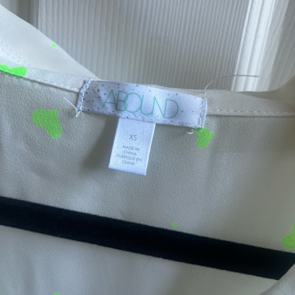 abound sheer blouse with green hearts - Picture 3 of 3